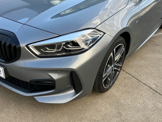 BMW Serie 1 118i color Gris. Año 2024. 103KW(140CV). Gasolina. En concesionario Bernesga Motor León (Bmw y Mini) de León