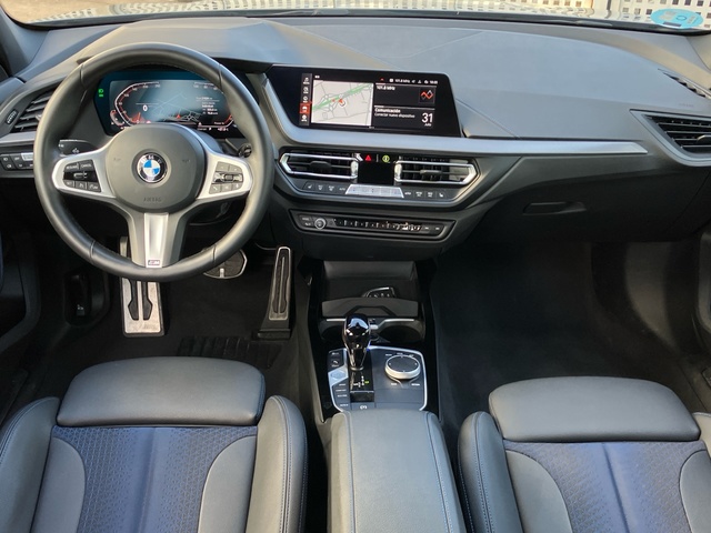 BMW Serie 1 118i color Gris. Año 2024. 103KW(140CV). Gasolina. En concesionario Bernesga Motor León (Bmw y Mini) de León