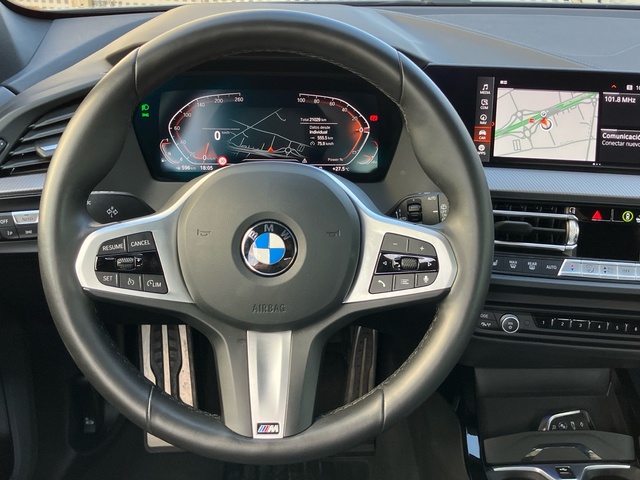 BMW Serie 1 118i color Gris. Año 2024. 103KW(140CV). Gasolina. En concesionario Bernesga Motor León (Bmw y Mini) de León