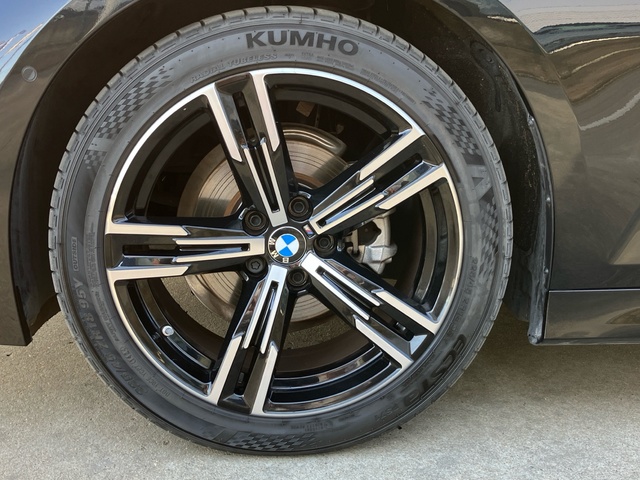 BMW Serie 3 318d color Negro. Año 2024. 110KW(150CV). Diésel. En concesionario Bernesga Motor León (Bmw y Mini) de León