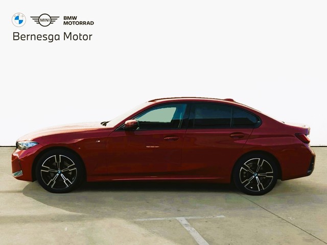 BMW Serie 3 320d color Rojo. Año 2024. 140KW(190CV). Diésel. En concesionario Bernesga Motor León (Bmw y Mini) de León