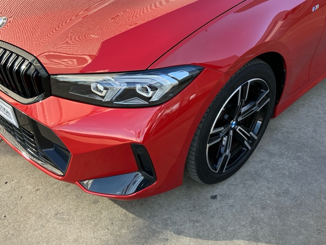 BMW Serie 3 320d color Rojo. Año 2024. 140KW(190CV). Diésel. En concesionario Bernesga Motor León (Bmw y Mini) de León