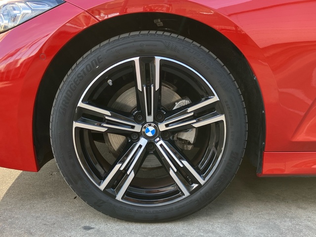BMW Serie 3 320d color Rojo. Año 2024. 140KW(190CV). Diésel. En concesionario Bernesga Motor León (Bmw y Mini) de León