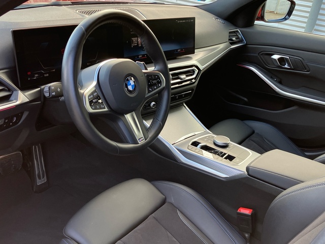 BMW Serie 3 320d color Rojo. Año 2024. 140KW(190CV). Diésel. En concesionario Bernesga Motor León (Bmw y Mini) de León