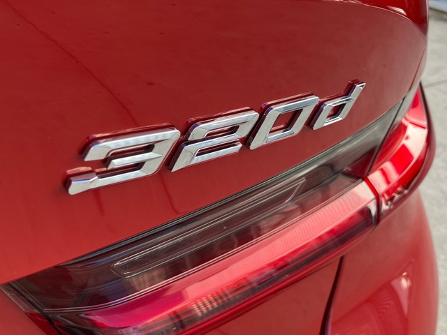 BMW Serie 3 320d color Rojo. Año 2024. 140KW(190CV). Diésel. En concesionario Bernesga Motor León (Bmw y Mini) de León