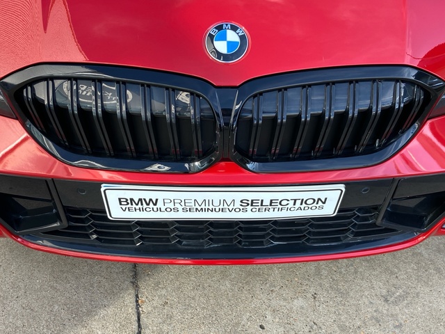 BMW Serie 3 320d color Rojo. Año 2024. 140KW(190CV). Diésel. En concesionario Bernesga Motor León (Bmw y Mini) de León
