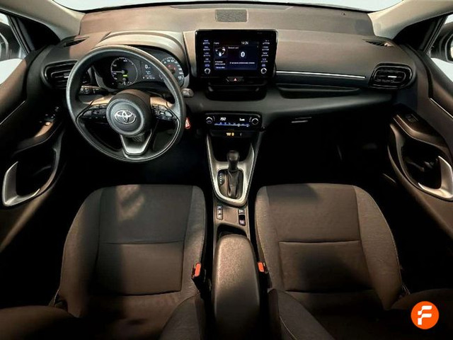 Foto 10 Toyota Yaris 120H Active Tech 85 kW (116 CV)