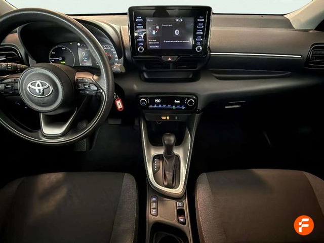 Foto 11 Toyota Yaris 120H Active Tech 85 kW (116 CV)