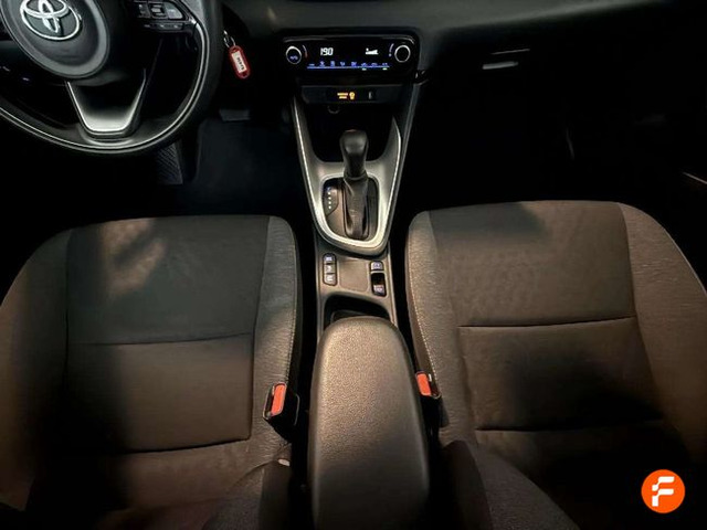 Foto 12 Toyota Yaris 120H Active Tech 85 kW (116 CV)