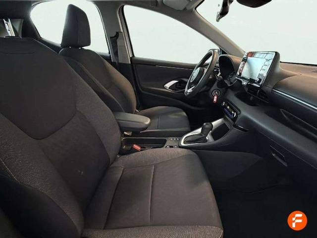 Foto 14 Toyota Yaris 120H Active Tech 85 kW (116 CV)