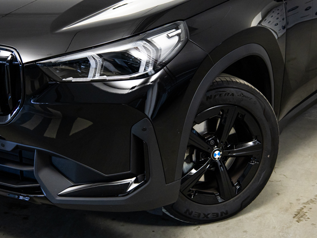 BMW X1 sDrive18d color Negro. Año 2024. 110KW(150CV). Diésel. En concesionario BMW Fuenteolid Valladolid de Valladolid