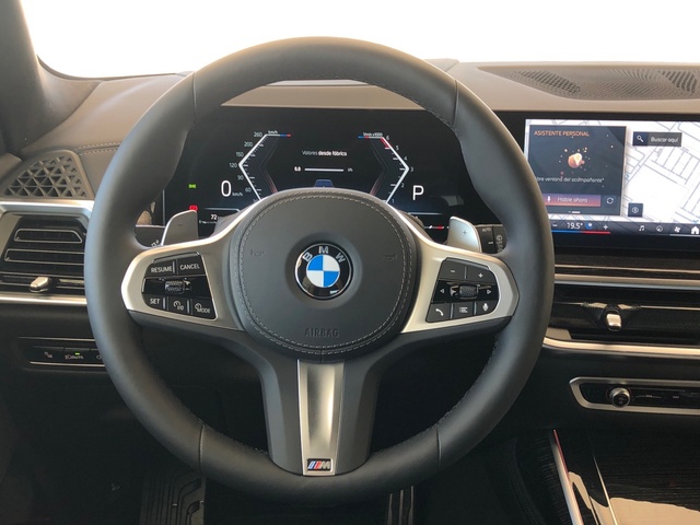 BMW X7 xDrive40d color Negro. Año 2025. 259KW(352CV). Diésel. En concesionario Vehinter Getafe de Madrid