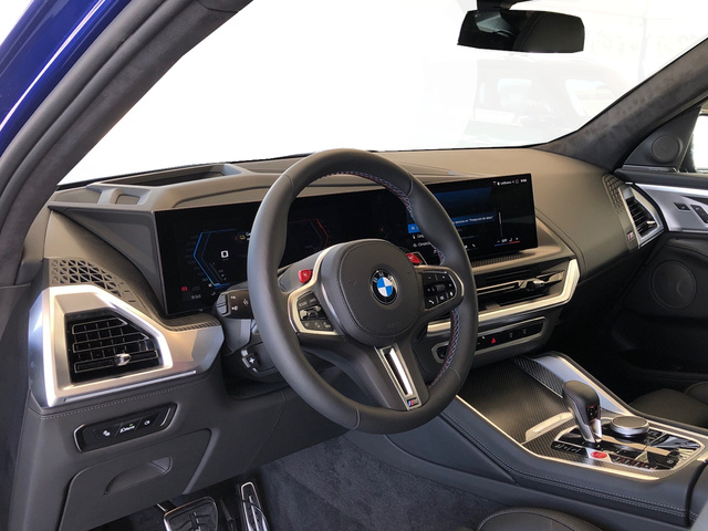 BMW XM 50e color Azul. Año 2025. 350KW(476CV). Híbrido Electro/Gasolina. En concesionario Vehinter Getafe de Madrid