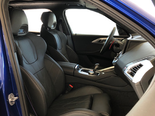BMW XM 50e color Azul. Año 2025. 350KW(476CV). Híbrido Electro/Gasolina. En concesionario Vehinter Getafe de Madrid