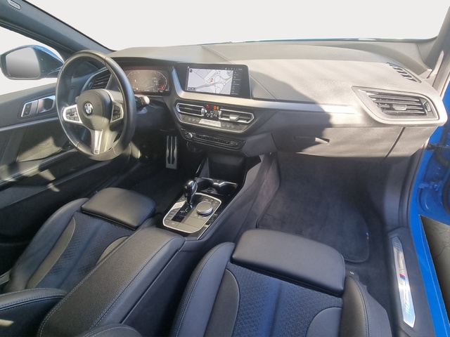 BMW Serie 1 118i color Azul. Año 2021. 103KW(140CV). Gasolina. En concesionario FINESTRAT Automoviles Fersan, S.A. de Alicante