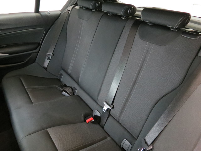 BMW Serie 1 118i color Azul. Año 2021. 103KW(140CV). Gasolina. En concesionario FINESTRAT Automoviles Fersan, S.A. de Alicante