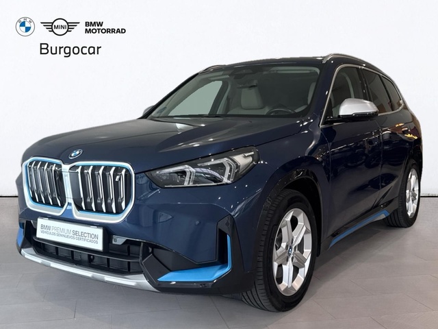 BMW iX1 xDrive30 color Azul. Año 2023. 230KW(313CV). Eléctrico. En concesionario Motor Gorbea de Álava