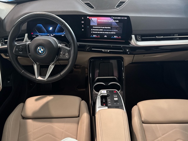 BMW iX1 xDrive30 color Azul. Año 2023. 230KW(313CV). Eléctrico. En concesionario Motor Gorbea de Álava