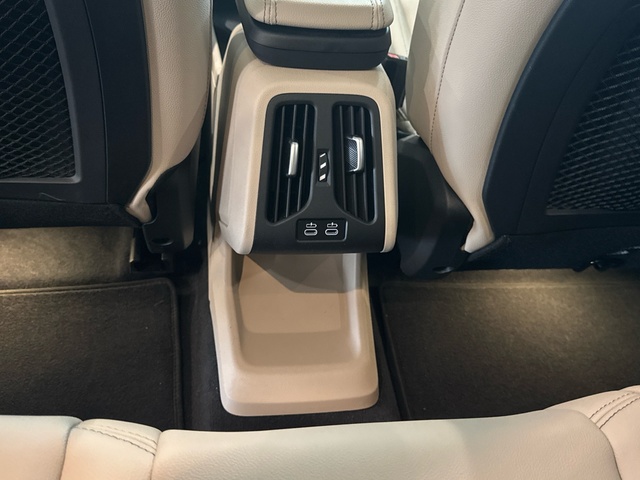 BMW iX1 xDrive30 color Azul. Año 2023. 230KW(313CV). Eléctrico. En concesionario Motor Gorbea de Álava