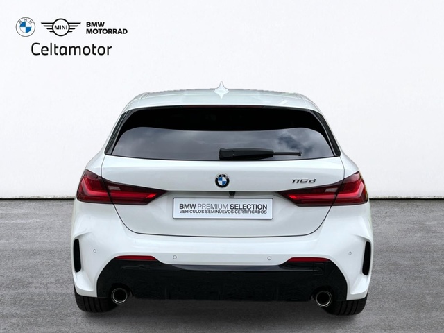 BMW Serie 1 118d color Blanco. Año 2024. 110KW(150CV). Diésel. En concesionario Celtamotor Vigo de Pontevedra