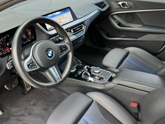 BMW Serie 1 118d color Blanco. Año 2024. 110KW(150CV). Diésel. En concesionario Celtamotor Vigo de Pontevedra
