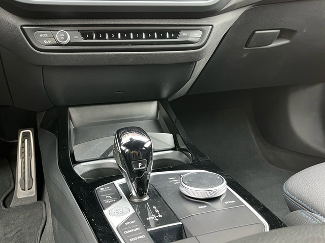 BMW Serie 1 118d color Blanco. Año 2024. 110KW(150CV). Diésel. En concesionario Celtamotor Vigo de Pontevedra