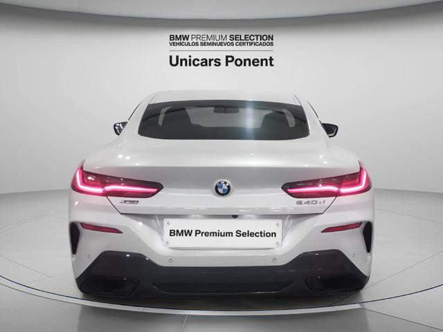 BMW Serie 8 840d Coupe color Blanco. Año 2021. 250KW(340CV). Híbrido Electro/Diesel. En concesionario Unicars Ponent de Lleida