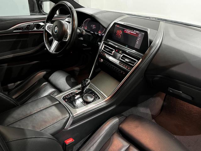 BMW Serie 8 840d Coupe color Blanco. Año 2021. 250KW(340CV). Híbrido Electro/Diesel. En concesionario Unicars Ponent de Lleida