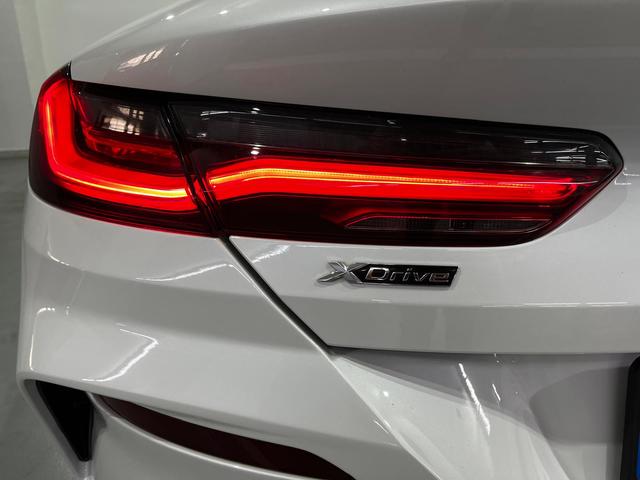 BMW Serie 8 840d Coupe color Blanco. Año 2021. 250KW(340CV). Híbrido Electro/Diesel. En concesionario Unicars Ponent de Lleida