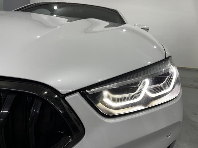 BMW Serie 8 840d Coupe color Blanco. Año 2021. 250KW(340CV). Híbrido Electro/Diesel. En concesionario Unicars Ponent de Lleida