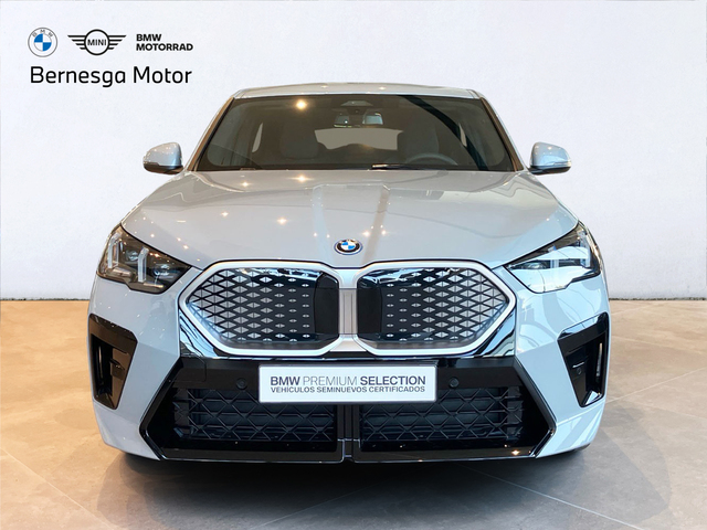 BMW iX2 eDrive20 color Gris. Año 2025. 150KW(204CV). Eléctrico. En concesionario Bernesga Motor León (Bmw y Mini) de León