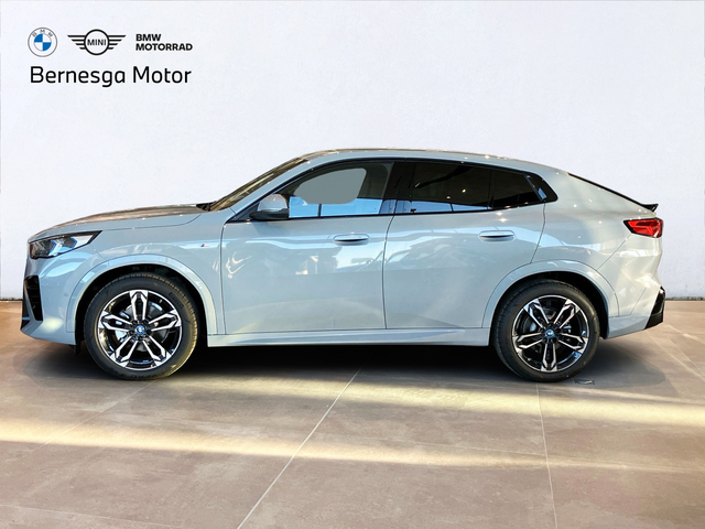 BMW iX2 eDrive20 color Gris. Año 2025. 150KW(204CV). Eléctrico. En concesionario Bernesga Motor León (Bmw y Mini) de León
