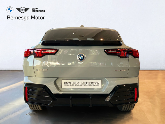 BMW iX2 eDrive20 color Gris. Año 2025. 150KW(204CV). Eléctrico. En concesionario Bernesga Motor León (Bmw y Mini) de León