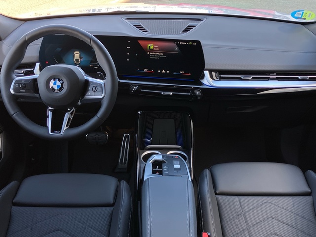 BMW iX2 eDrive20 color Gris. Año 2025. 150KW(204CV). Eléctrico. En concesionario Bernesga Motor León (Bmw y Mini) de León