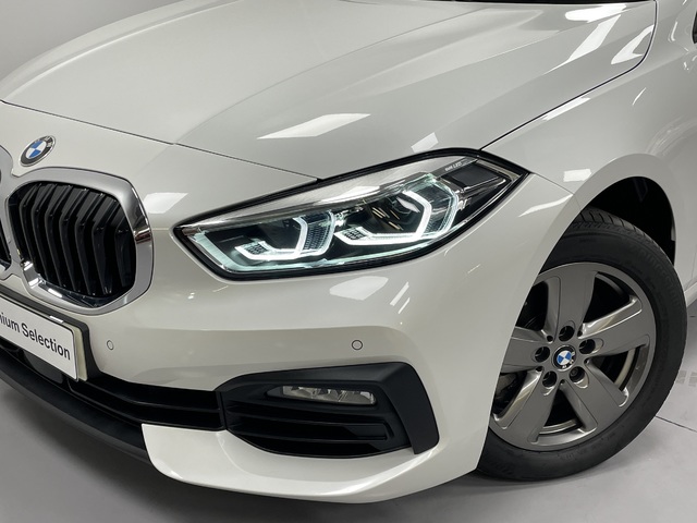 BMW Serie 1 118i color Blanco. Año 2021. 103KW(140CV). Gasolina. En concesionario Maberauto de Castellón