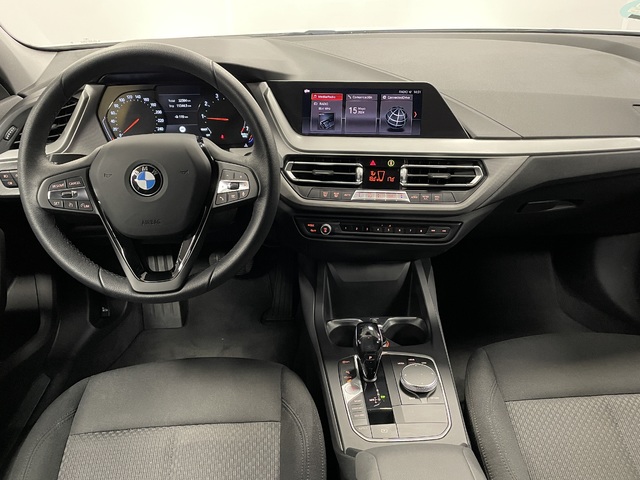 BMW Serie 1 118i color Blanco. Año 2021. 103KW(140CV). Gasolina. En concesionario Maberauto de Castellón