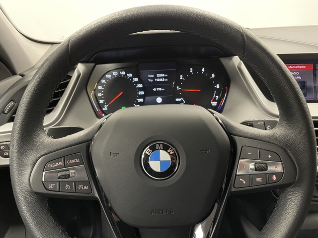 BMW Serie 1 118i color Blanco. Año 2021. 103KW(140CV). Gasolina. En concesionario Maberauto de Castellón
