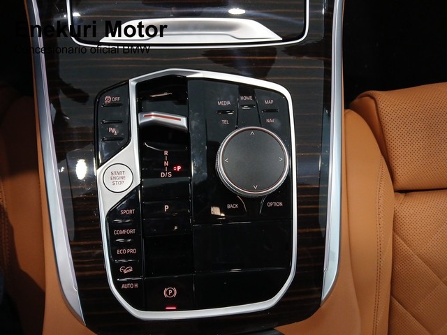 BMW X5 xDrive30d color Negro. Año 2025. 219KW(298CV). Diésel. En concesionario Enekuri Motor de Vizcaya