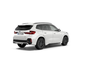 Fotos de BMW X1 sDrive18d color Blanco. Año 2024. 110KW(150CV). Diésel. En concesionario San Pablo Motor | Su Eminencia de Sevilla