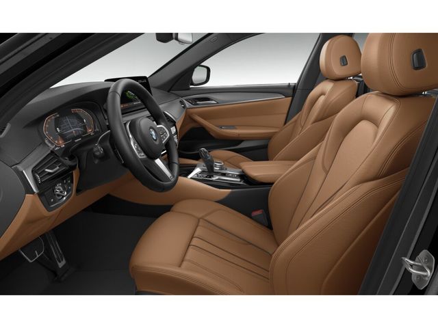 BMW Serie 5 530d color Negro. Año 2022. 210KW(286CV). Diésel. En concesionario Movil Begar Petrer de Alicante
