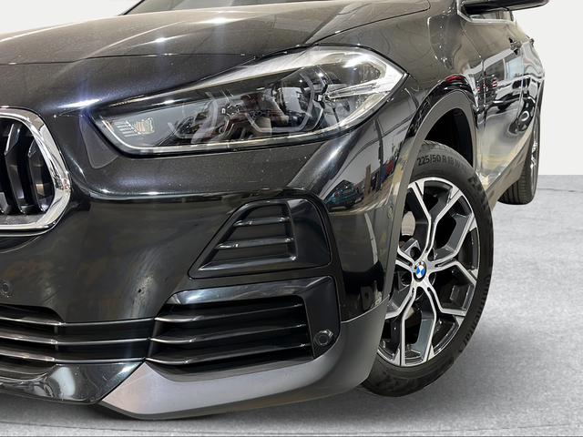 BMW X2 sDrive18i color Negro. Año 2022. 103KW(140CV). Gasolina. En concesionario Ilbira Motor | Granada de Granada