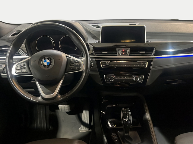 BMW X2 sDrive18i color Negro. Año 2022. 103KW(140CV). Gasolina. En concesionario Ilbira Motor | Granada de Granada