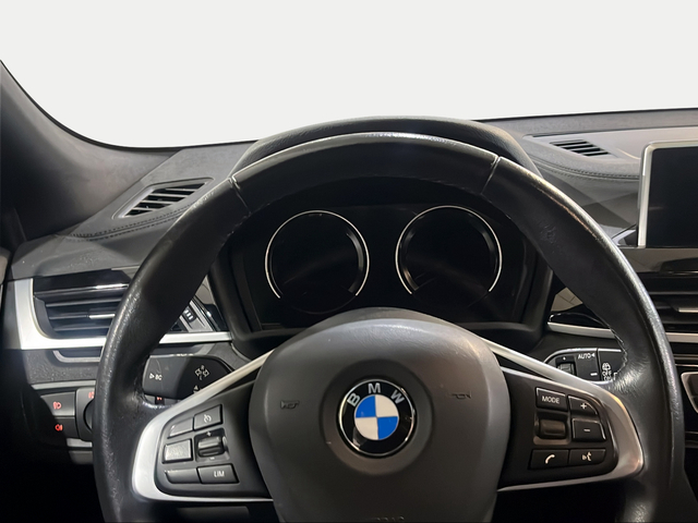 BMW X2 sDrive18i color Negro. Año 2022. 103KW(140CV). Gasolina. En concesionario Ilbira Motor | Granada de Granada