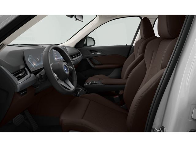 BMW iX1 xDrive30 color Blanco. Año 2023. 230KW(313CV). Eléctrico. En concesionario Ilbira Motor | Granada de Granada