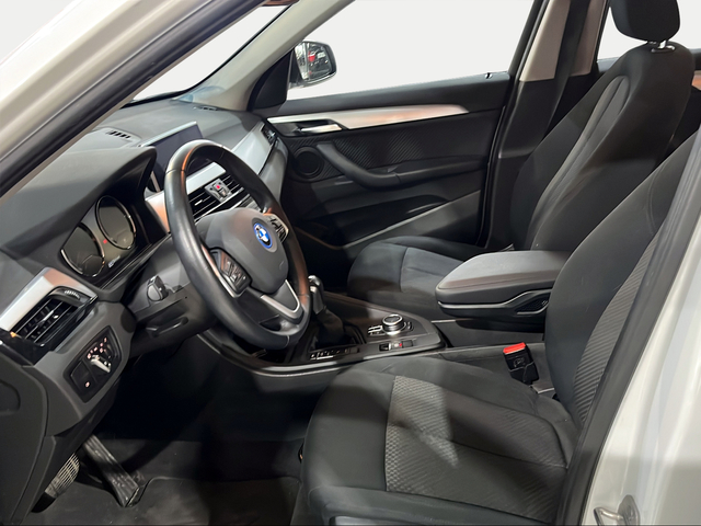 BMW X1 xDrive25e color Blanco. Año 2022. 162KW(220CV). Híbrido Electro/Gasolina. En concesionario Ilbira Motor | Granada de Granada