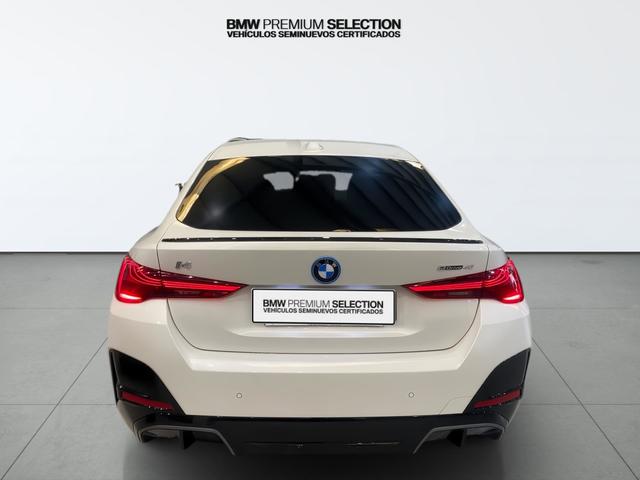 BMW i4 eDrive40 color Blanco. Año 2025. 250KW(340CV). Eléctrico. En concesionario Automotor Costa, S.L.U. de Almería