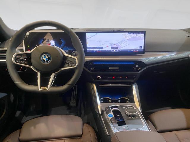 BMW i4 eDrive40 color Blanco. Año 2025. 250KW(340CV). Eléctrico. En concesionario Automotor Costa, S.L.U. de Almería