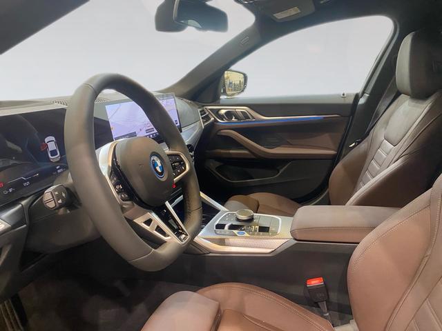 BMW i4 eDrive40 color Blanco. Año 2025. 250KW(340CV). Eléctrico. En concesionario Automotor Costa, S.L.U. de Almería