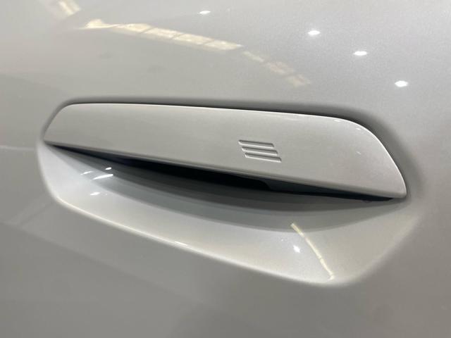 BMW i4 eDrive40 color Blanco. Año 2025. 250KW(340CV). Eléctrico. En concesionario Automotor Costa, S.L.U. de Almería