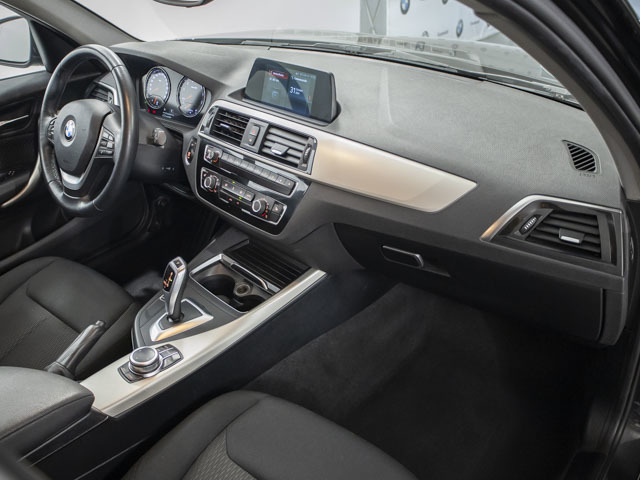 BMW Serie 1 118i color Negro. Año 2019. 100KW(136CV). Gasolina. En concesionario BMW Fuenteolid Valladolid de Valladolid